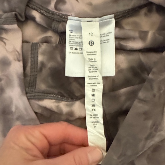 lululemon athletica Tie-Dye Leggings in Gray and Pink. Gently Used Condition. - Picture 5 of 7